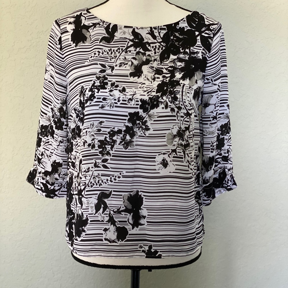 4/$20👚Laundry by Shelli Segal TOP